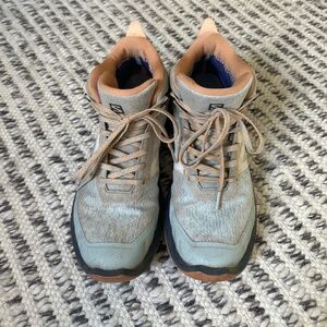 Salomon Women's Outpulse Mid GORE-TEX Hiking Boots, size 7.5